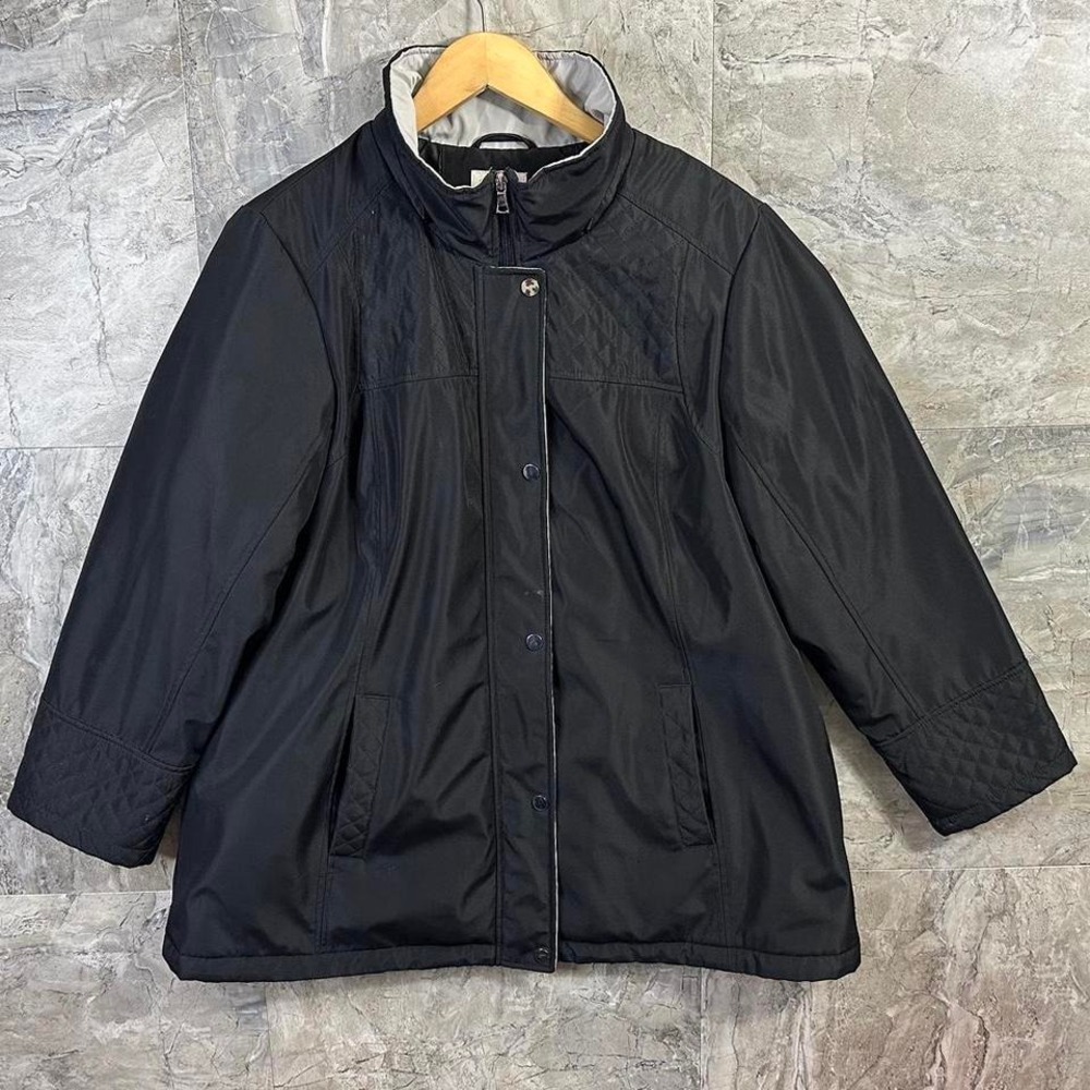 Black‎ nylon puffer jacket with gray lining and silver zipper Woman's 18/20  2XL
